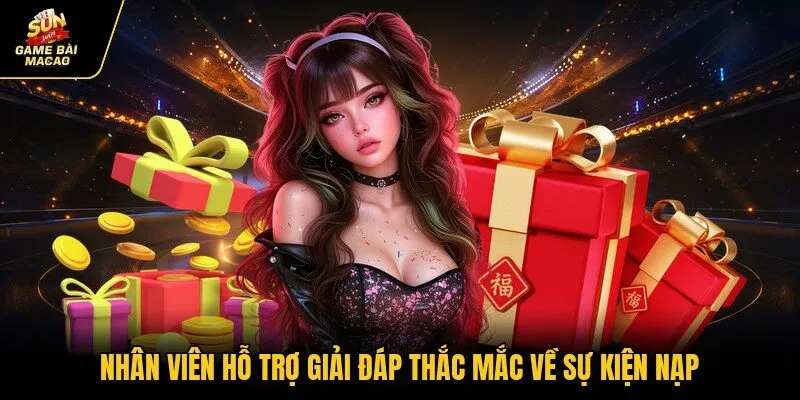 Nhân viên hỗ trợ giải đáp thắc mắc về sự kiện nạp